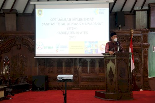 Ketua DPRD Kab. Klaten, Hamenang Wajar Ismoyo, S.I.Kom bersama bersama Anggota DPRD menghadiri Pertemuan Optimalisasi Implementasi Sanitasi Total berbasis Masyarakat (STBM) sebagai narasumber di Pendopo Kab. Klaten, kemudian menghadiri undangan di Dispermasdes Kab. Klaten, dan Sosialisasi Peraturan Daerah No.1 Tahun 2019 Peran Serta Pemerintah Daerah dan Masyarakat pada Lingkungan Sungai bersama beberapa Anggota DPRD Keb. Klaten (Kamis, 8 April 2021)