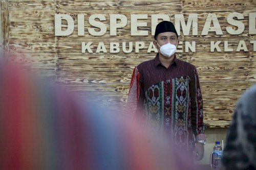 Ketua DPRD Kab. Klaten, Hamenang Wajar Ismoyo, S.I.Kom bersama bersama Anggota DPRD menghadiri Pertemuan Optimalisasi Implementasi Sanitasi Total berbasis Masyarakat (STBM) sebagai narasumber di Pendopo Kab. Klaten, kemudian menghadiri undangan di Dispermasdes Kab. Klaten, dan Sosialisasi Peraturan Daerah No.1 Tahun 2019 Peran Serta Pemerintah Daerah dan Masyarakat pada Lingkungan Sungai bersama beberapa Anggota DPRD Keb. Klaten (Kamis, 8 April 2021)