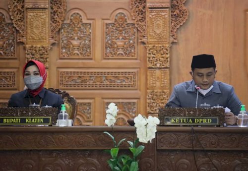 Rapat Paripurna dengan agenda Persetujuan catatan Strategis DPRD terhadap Laporan Pertanggungjawaban Bupati Klaten Tahun 2020 dan Penyampaian Keputusan DPRD tentang rekomendasi terhadap Laporan Keteranhan Pertanggungjawaban Bupati Akhir Tahun Anggaran 2020 di Gedung Paripurna DPRD ( Selasa, 13 April 2021)