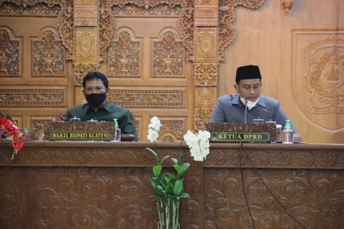 Rapat Paripurna dengan agenda Penyampaian Pemandangan Umum Fraksi - Fraksi terhadap Raperda tentang Grand Design Pembangunan Kependudukan dan Raperda tentang Perubahan atas Perda Kab. Klaten No 16 Tahun 2013 tentang Jaminan Kesehatan Masyarakat Miskin di Kab. Klaten. Kemudian dilanjutkan dengan Penyampainan Rancangan Awal Rencana Pembangunan Jangka Menengah Daerah Kab. Klaten Tahun 2021 - 2026 yang dilaksanakan di Pendopo Kab. Klaten, Rabu Malam (14 April 2021)