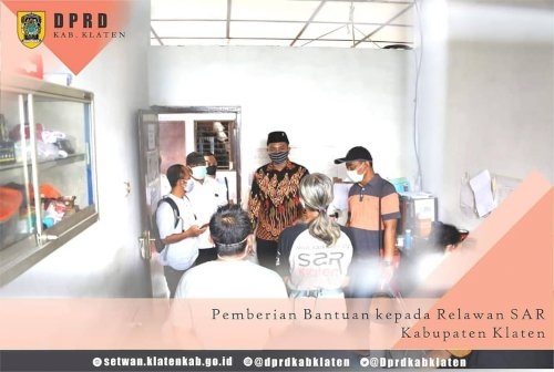 Pemberian Bantuan kepada Relawan SAR 