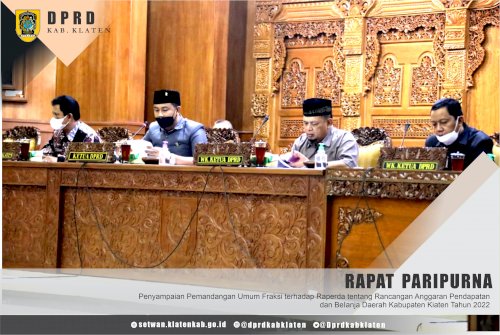 Rapat Paripurna Penyampaian Pemandangan Umum Fraksi terhadap Raperda tentang Rancangan Anggaran Pendapatan dan Belanja Daerah Kabupaten Klaten Tahun 2022 di Ruang Paripurna DPRD Kab. Klaten, Selasa malam (23/11)