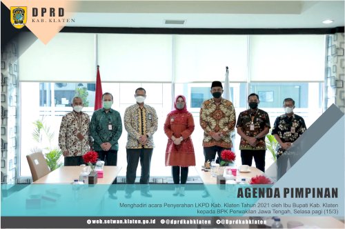Menghadiri acara Penyerahan LKPD Kab. Klaten Tahun 2021 oleh Ibu Bupati Kab. Klaten kepada BPK Perwakilan Jawa Tengah, Selasa pagi (15/3)