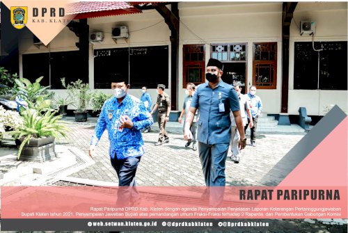 Rapat Paripurna DPRD Kab. Klaten dengan agenda Penyampaian Penjelasan Laporan Keterangan Pertannggungjawaban Bupati Klaten tahun 2021, Penyampaian Jwaban Bupati atas pemandangan umum Fraksi-Fraksi terhadap 2 Raperda, dan Pembentukan Gabungan Komisi, di Gedung Paripurna DPRD Kab. Klaten, Kamis pagi (18/3)