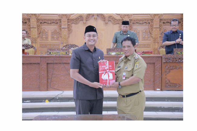 DPRD KLATEN GELAR RAPAT PARIPURNA “ PENYAMPAIAN PENJELASAN BUPATI  ATAS LAPORAN KETERANGAN PERTANGGUNGJAWABAN  (LKPJ) 2022 & PENYAMPAIAN PENJELASAN BUPATI TERHADAP LIMA RAPERDA ”