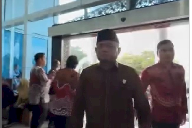 Ketua DPRD Kabupaten Klaten, Edy Sasongko bersama rekan rekan Forkopimda Kabupaten Klaten menghadiri undangan Serah Terima Jabatan, Kepala Badan Pemeriksa Keuangan Perwakilan Jawa Tengah, Ahmad Luthfi H. Rahmatullah, Rabu siang (12/3) di Ruang Auditorium lt 3, Kantor BPK Perwakilan Provinsi Jawa Tengah