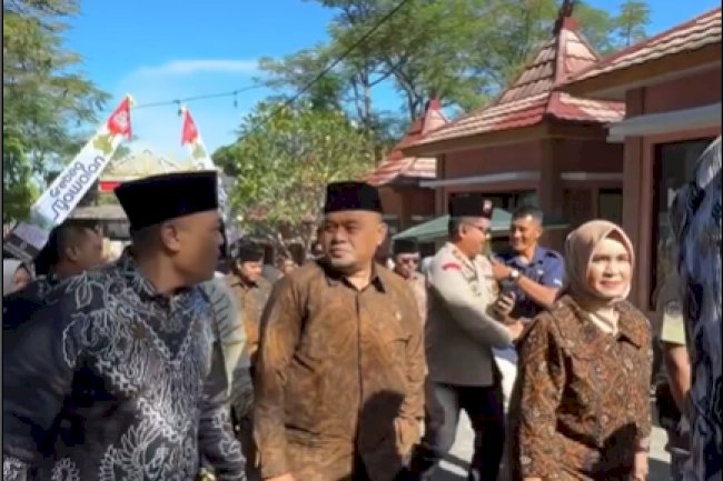 Ketua DPRD Kabupaten Klaten bersama rekan rekan Forkopimda menghadiri Tradisi Grebeg Syawalan 1446 H / 2025 M yang dirangkai dengan Halal bi Halal Bupati Klaten dengan warga Masyarakat Kabupaten Klaten, Senin pagi (7/4) di Bukit Sidoguro, Krakitan.