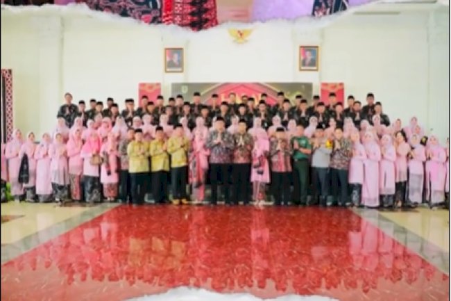 Pimpinan DPRD Kabupaten Klaten beserta istri dan Anggota DPRD Kabupaten Klaten menghadiri kegiatan Halal Bi Halal bersama Bupati / Wakil Bupati, Forkopimda, Pejabat Struktural, BUMN / BUMD / Instansi Vertikal, Tokoh Agama / Ulama, Pimpinan dan Ketua Organisasi Agama / Masyarakat, di Grha Bung Karno Senin pagi (8/4) dilanjutkan dengan kegiatan Halal Bi Halal bersama Gubernur dan Wakil Gubernur Jawa Tengah, di Kantor Gubernur Jawa Tengah, Semarang, Senin siang (8/4)