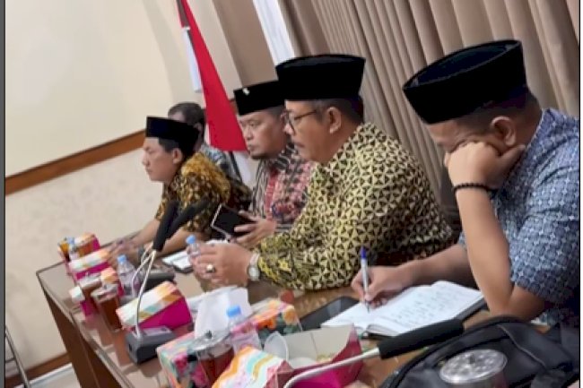 Audiensi Pimpinan, Ketua Fraksi dan Ketua Komisi DPRD Kabupaten Klaten dengan Pengurus Majelis Ulama Indonesia (MUI) Kabupaten Klaten Rabu siang (21/5) di Ruang Pertemuan DPRD Kabupaten Klaten.