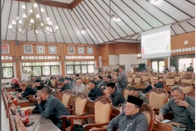Rapat Paripurna DPRD Kabupaten Klaten  dilaksanakan Senin pagi (14/7) di Gedung Paripurna DPRD Kabupaten Klaten