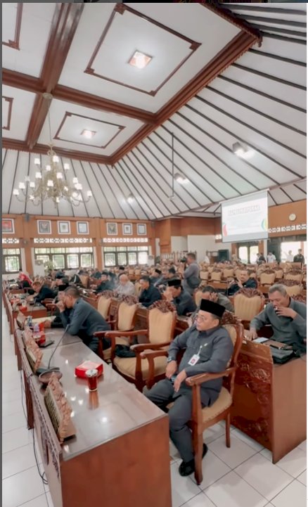 Rapat Paripurna DPRD Kabupaten Klaten dilaksanakan Senin pagi (14/7) di Gedung Paripurna DPRD Kabupaten Klaten